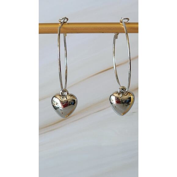 Hoop Earrings with Heart Charm Silver tone Metal Lightweight New - Picture 1 of 3